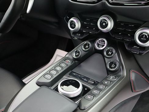 Used 2023 Aston Martin V8 Vantage Coupe RWD image 40