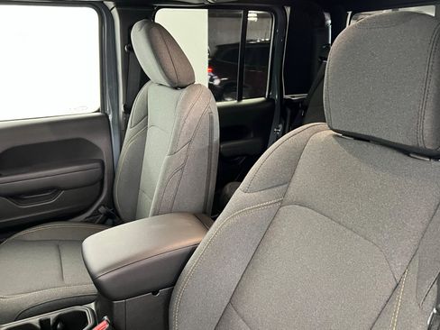 New 2025 Jeep Gladiator Sport AWD/4WD image 16