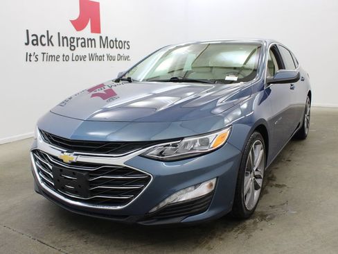 Used 2024 Chevrolet Malibu LT image 2