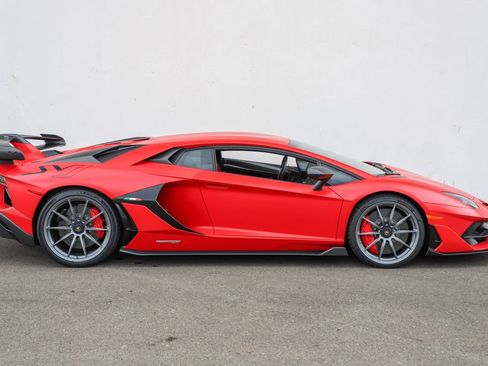Used 2019 Lamborghini Aventador SVJ AWD/4WD image 3