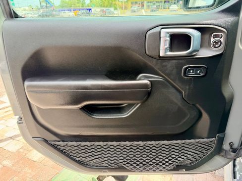 Used 2021 Jeep Wrangler Unlimited Sport AWD/4WD image 32