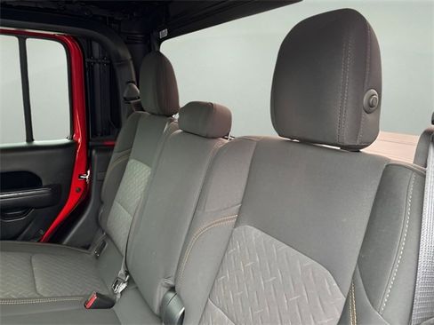 Used 2024 Jeep Gladiator Mojave w/ Technology Group image 20