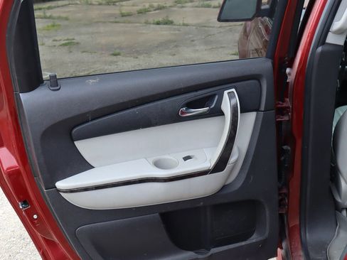 Used 2011 GMC Acadia Denali image 18