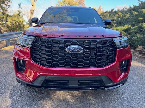 New 2026 Ford Explorer ST-Line w/ ST-Line Street Pack image 9