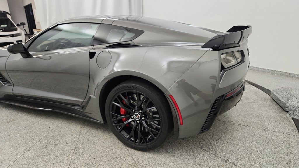 Used 2015 Chevrolet Corvette Z06 w/ 3LZ Preferred Equipment Group RWD image 17