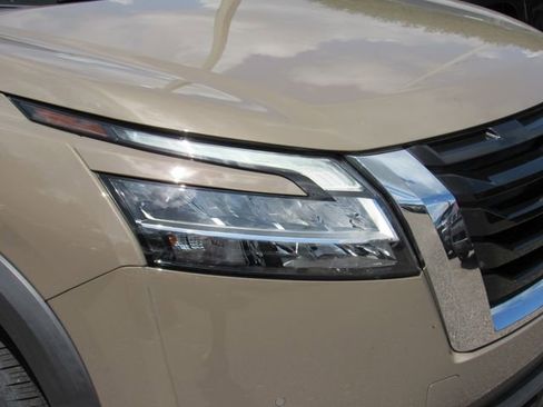 Certified 2024 Nissan Pathfinder Platinum w/ Cargo Package FWD image 10