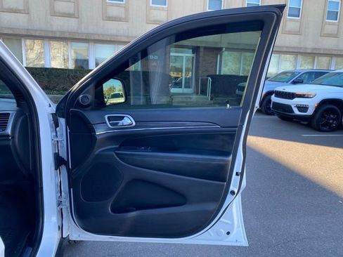 Used 2019 Jeep Grand Cherokee Limited w/ Luxury Group II image 25