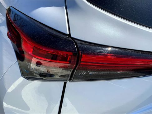 Used 2023 Toyota Highlander XLE AWD/4WD image 28