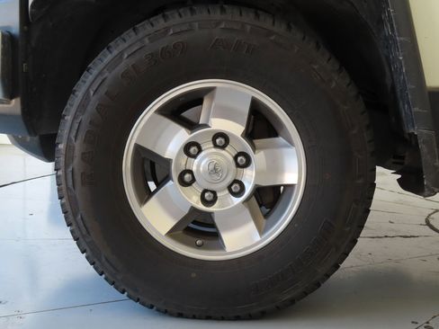 Used 2010 Toyota FJ Cruiser 4WD image 25