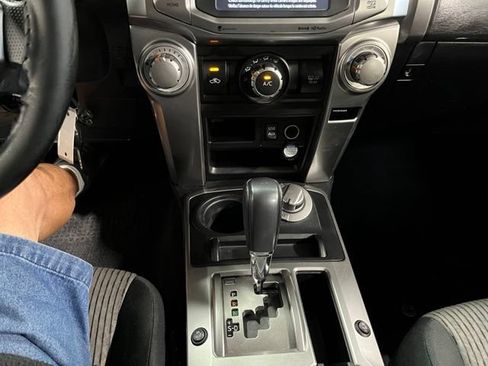 Used 2018 Toyota 4Runner SR5 AWD/4WD image 29