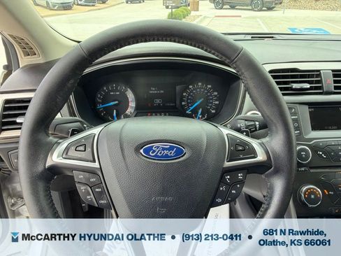 Used 2017 Ford Fusion SE FWD image 22