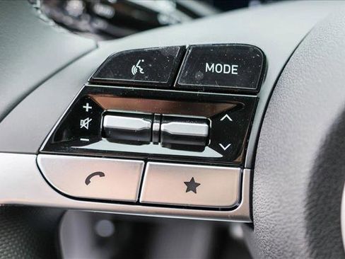 New 2025 Hyundai Elantra Limited image 14