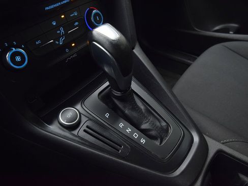 Used 2016 Ford Focus SE w/ SE Sport Package image 18