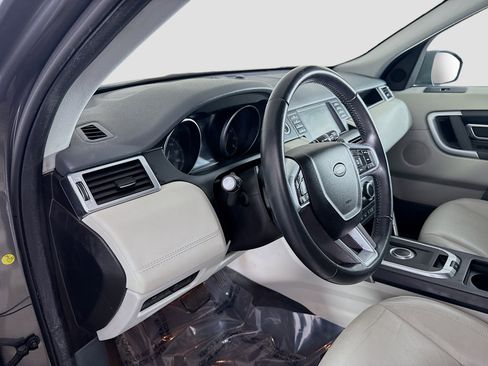 Used 2017 Land Rover Discovery Sport SE image 23