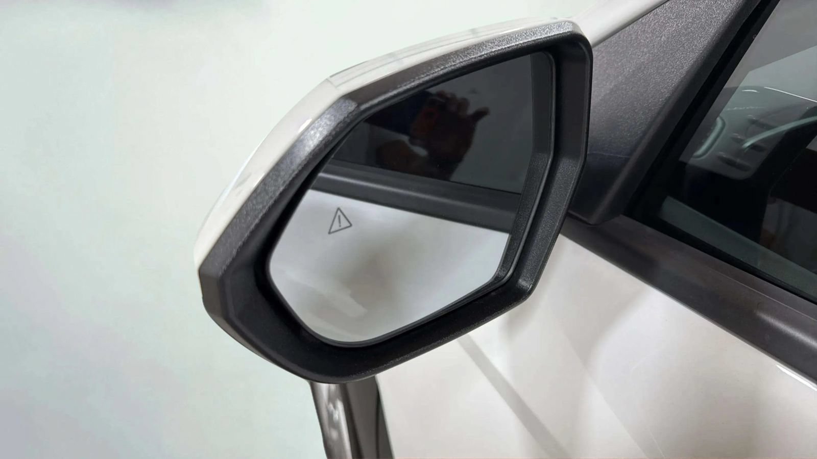 Used 2025 Hyundai Kona SE FWD image 14