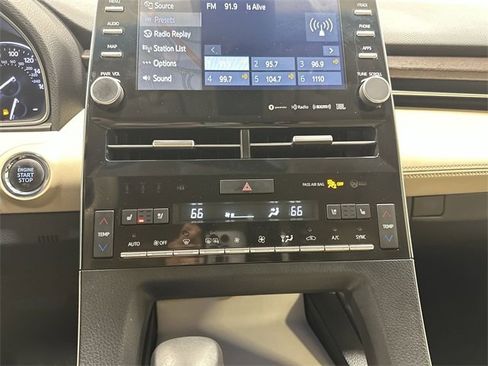 Used 2019 Toyota Avalon Limited image 33
