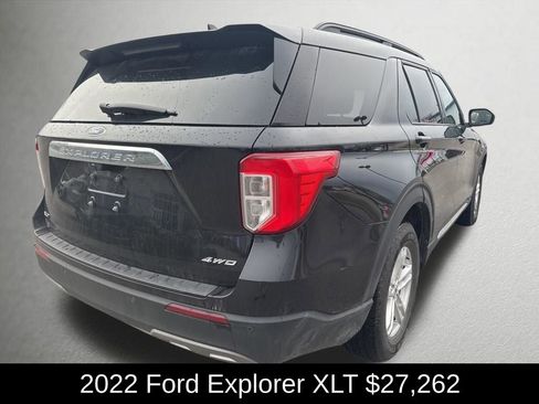 Used 2022 Ford Explorer XLT w/ Equipment Group 202A image 3