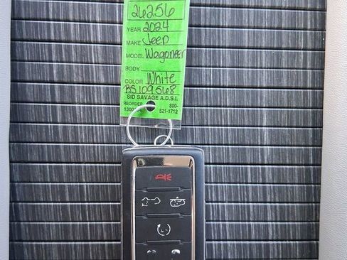 Used 2024 Jeep Wagoneer L Series III w/ Flexible Seating Group image 18