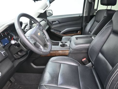Used 2020 Chevrolet Suburban LS RWD image 12
