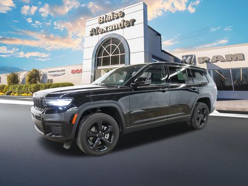 Used 2023 Jeep Grand Cherokee L Laredo AWD/4WD image 11