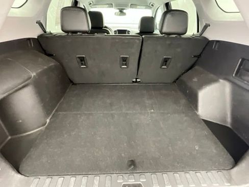 Used 2024 GMC Terrain SLT AWD/4WD image 21
