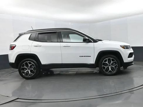 Used 2025 Jeep Compass Limited AWD/4WD image 4