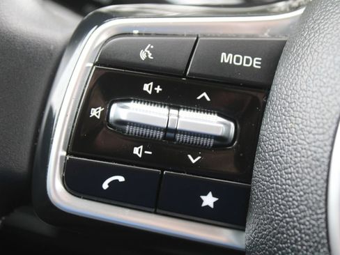 Certified 2025 Kia Sorento S FWD image 26