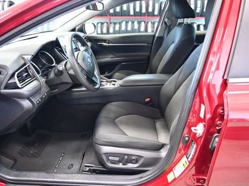 Used 2021 Toyota Camry LE image 10