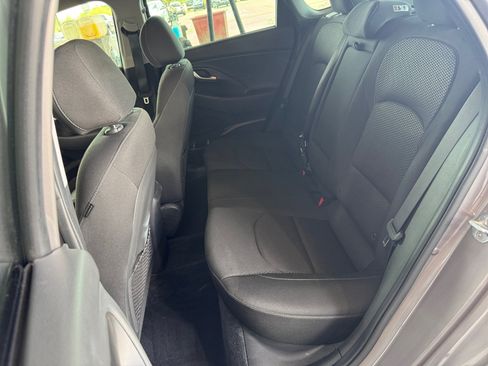 Used 2020 Hyundai Elantra GT FWD image 23