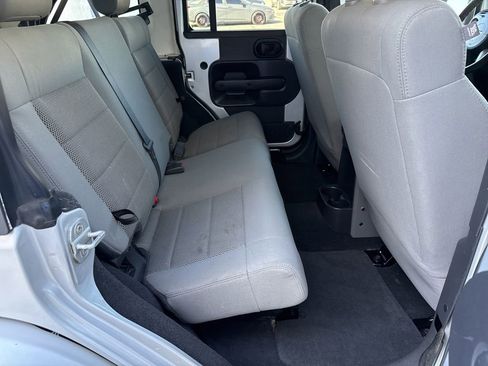 Used 2008 Jeep Wrangler Unlimited Sahara w/ Dual Top Group AWD/4WD image 26