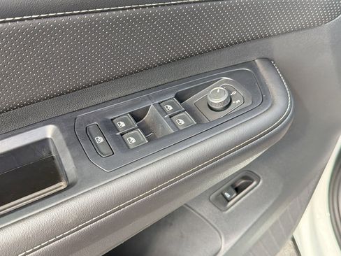 Used 2025 Volkswagen Atlas SE image 21