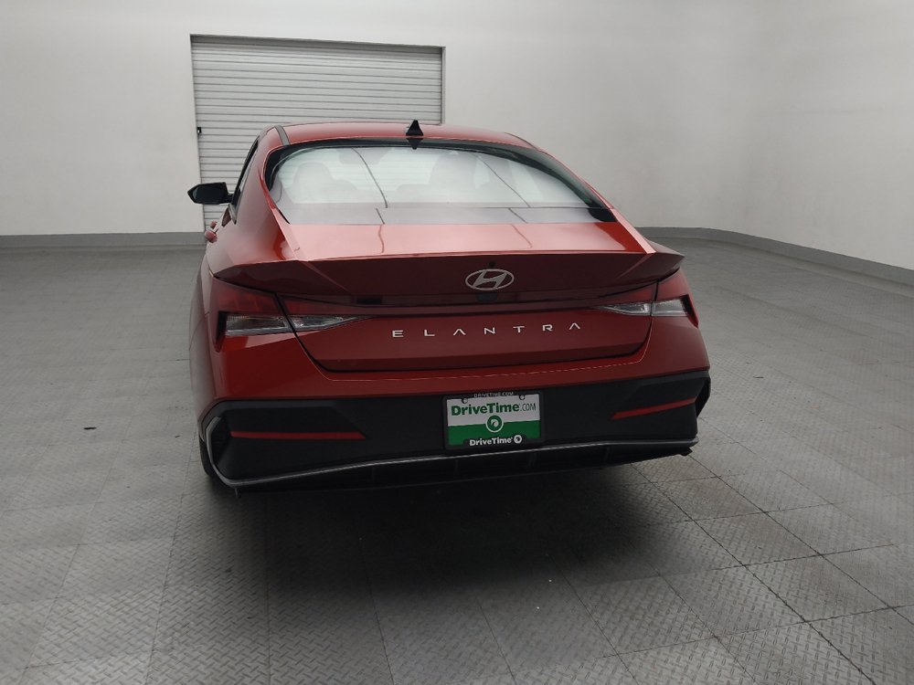 Used 2025 Hyundai Elantra SE FWD image 6