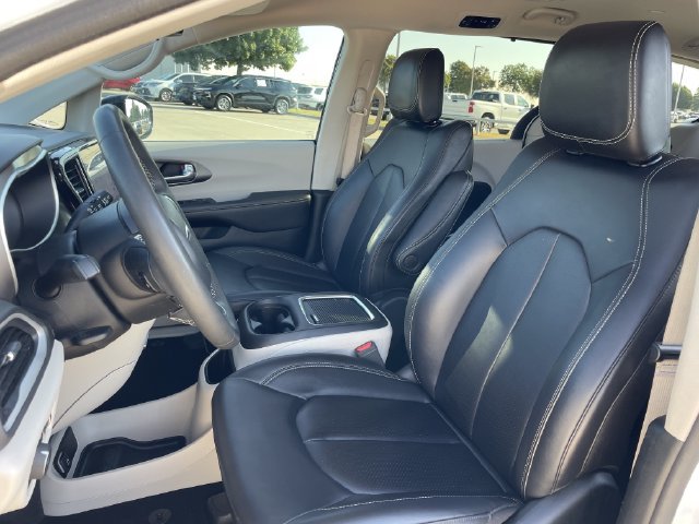 Used 2024 Chrysler Pacifica Touring-L FWD image 24