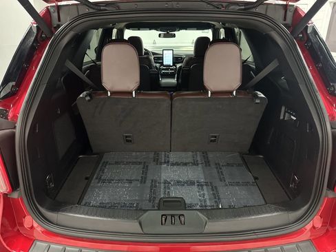 Used 2022 Ford Explorer Platinum w/ Equipment Group 601A AWD/4WD image 37