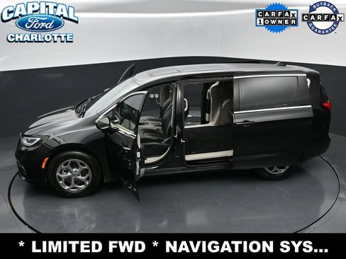 Used 2024 Chrysler Pacifica Limited FWD image 36