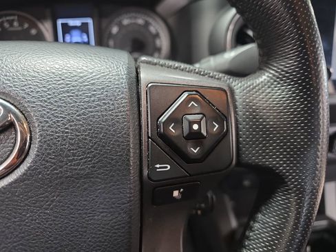 Used 2016 Toyota Tacoma TRD Sport w/ Towing Package image 18