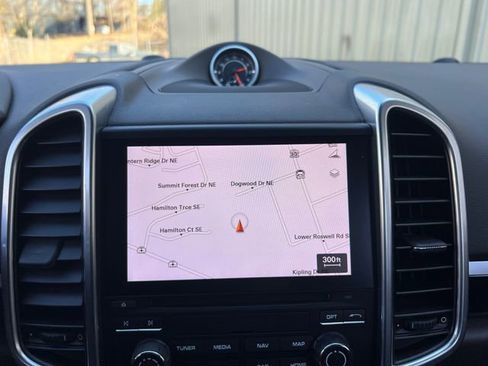 Used 2018 Porsche Cayenne Platinum Edition image 24