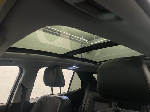 Used 2023 Chevrolet Equinox Premier FWD image 13