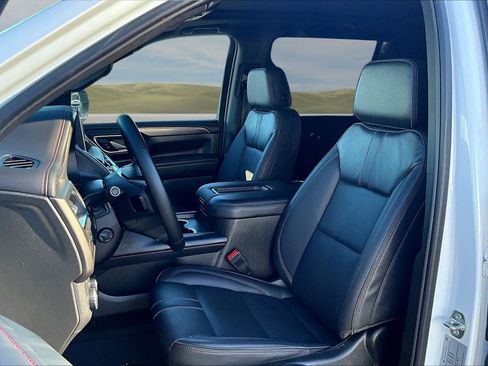 Used 2024 Chevrolet Suburban RST w/ Luxury Package image 13