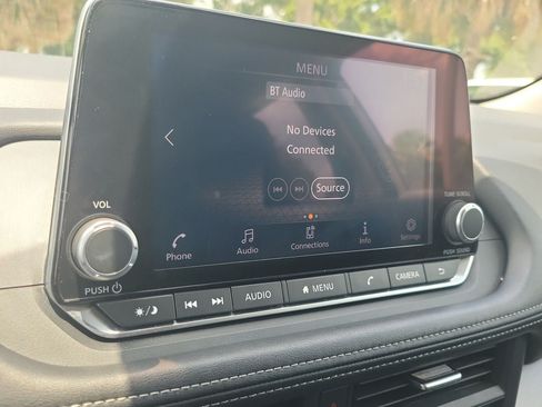 Used 2025 Nissan Rogue SV FWD image 21