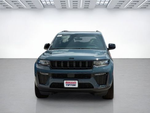 New 2026 Jeep Grand Cherokee L Limited RWD image 2