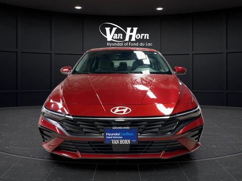 Used 2024 Hyundai Elantra SEL w/ Convenience Package FWD image 2