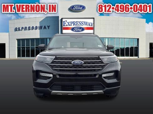 Used 2024 Ford Explorer XLT w/ Equipment Group 202A RWD image 4