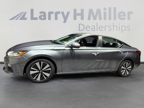 Certified 2022 Nissan Altima 2.5 SV image 2