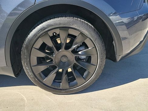 Used 2023 Tesla Model Y Long Range image 4