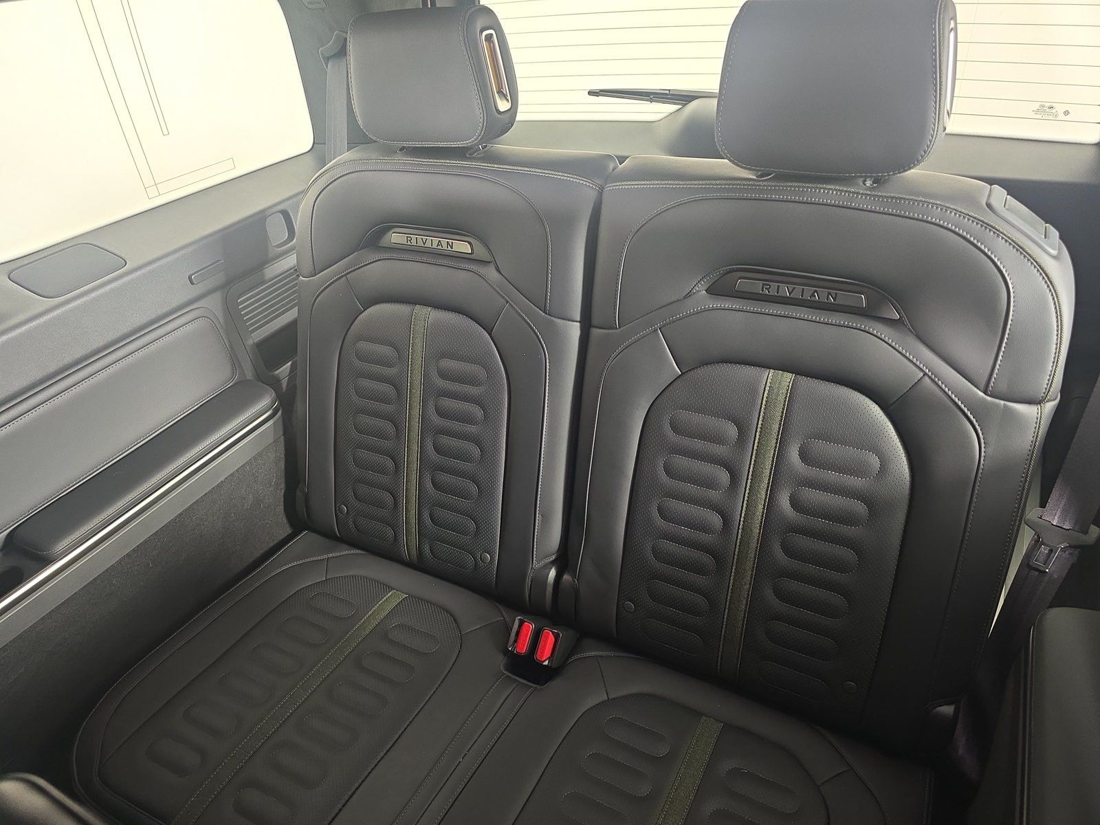 Used 2025 Rivian R1S Adventure Dual AWD/4WD image 22