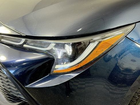 Used 2022 Toyota Corolla SE w/ SE Preferred Package FWD image 3