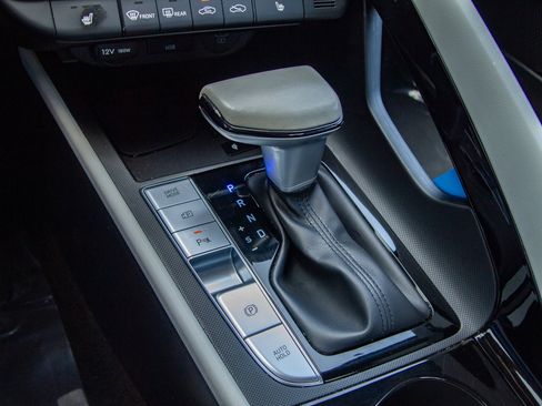 Used 2024 Hyundai Elantra Limited FWD image 19