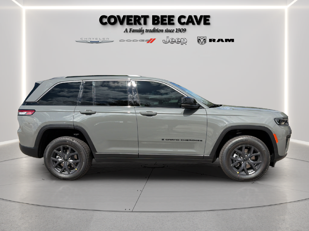 New 2027 Jeep Grand Cherokee Altitude RWD image 8