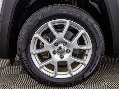 Used 2019 Jeep Renegade Latitude FWD image 47
